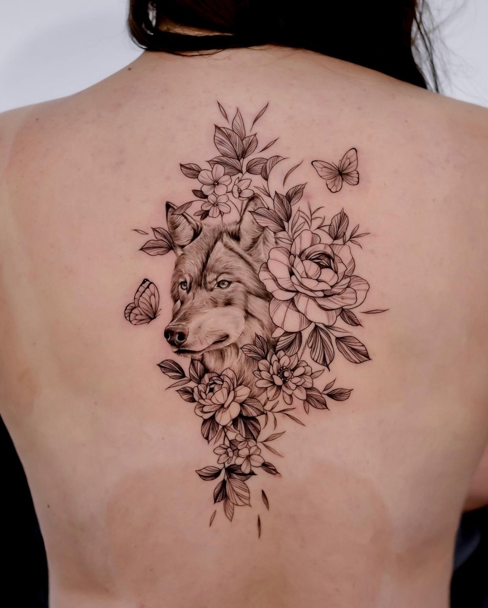 Tatuagem de lobo feminina: as inspirações mais perfeitas para você ...