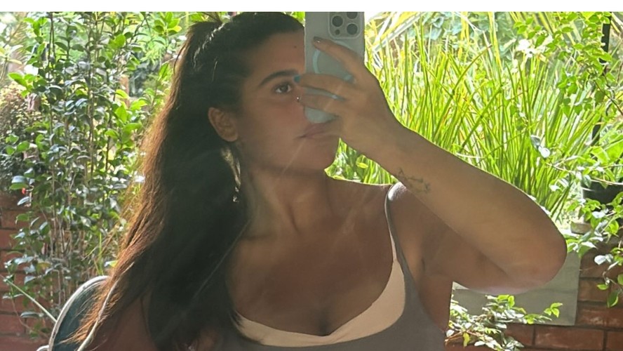 Giulia Costa usa look da mãe, Flávia Alessandra, para malhar
