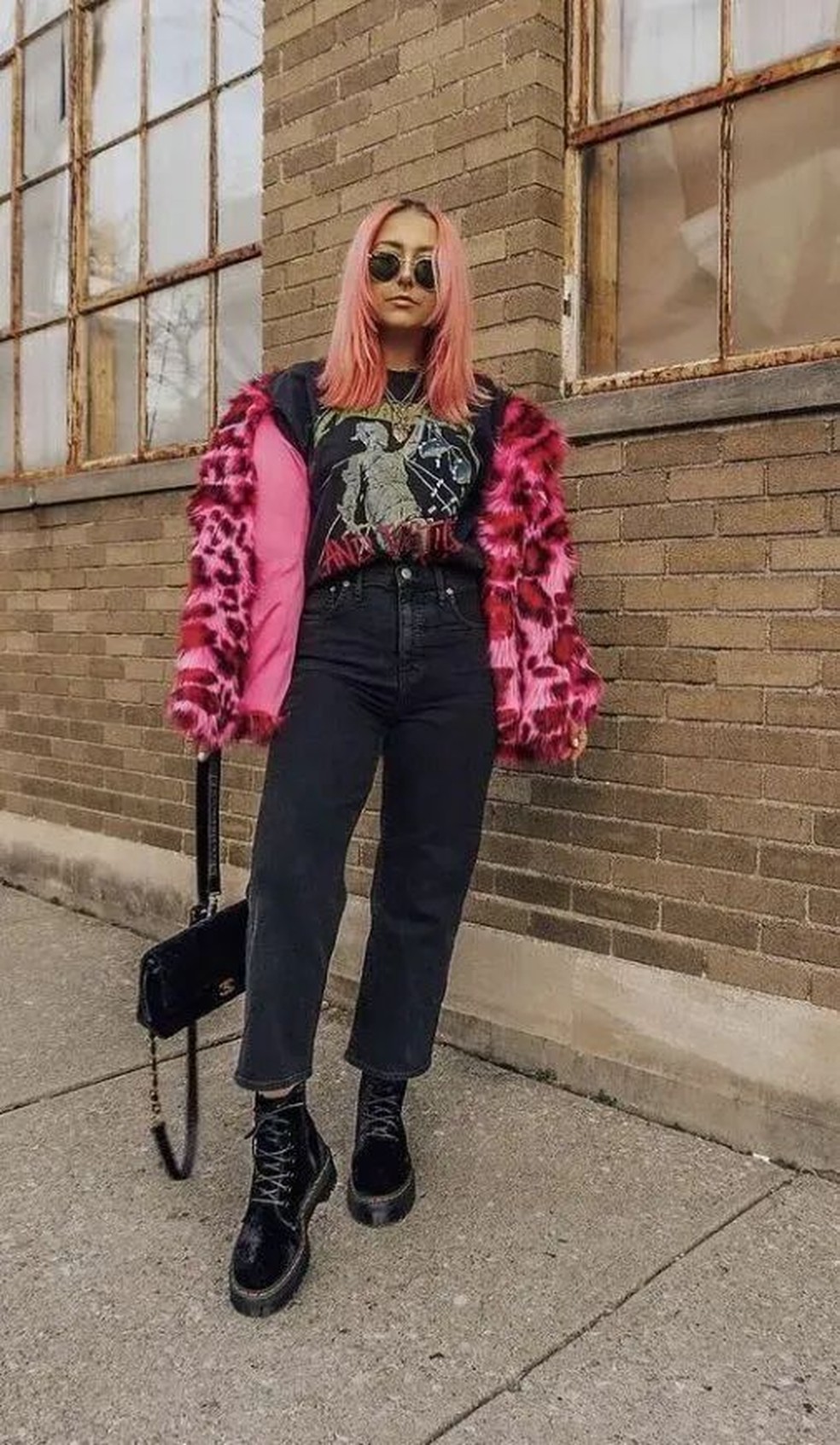 Animal print é uma tendência que nunca sai de moda e que vale a pena estar no seu armário. — Foto: Reprodução/Pinterest @erinaschow