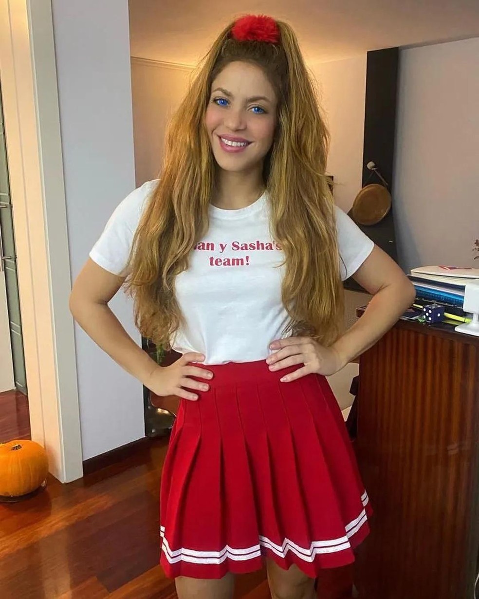 Shakira se veste de líder de torcida (Foto: Reprodução/Instagram) — Foto: Marie Claire