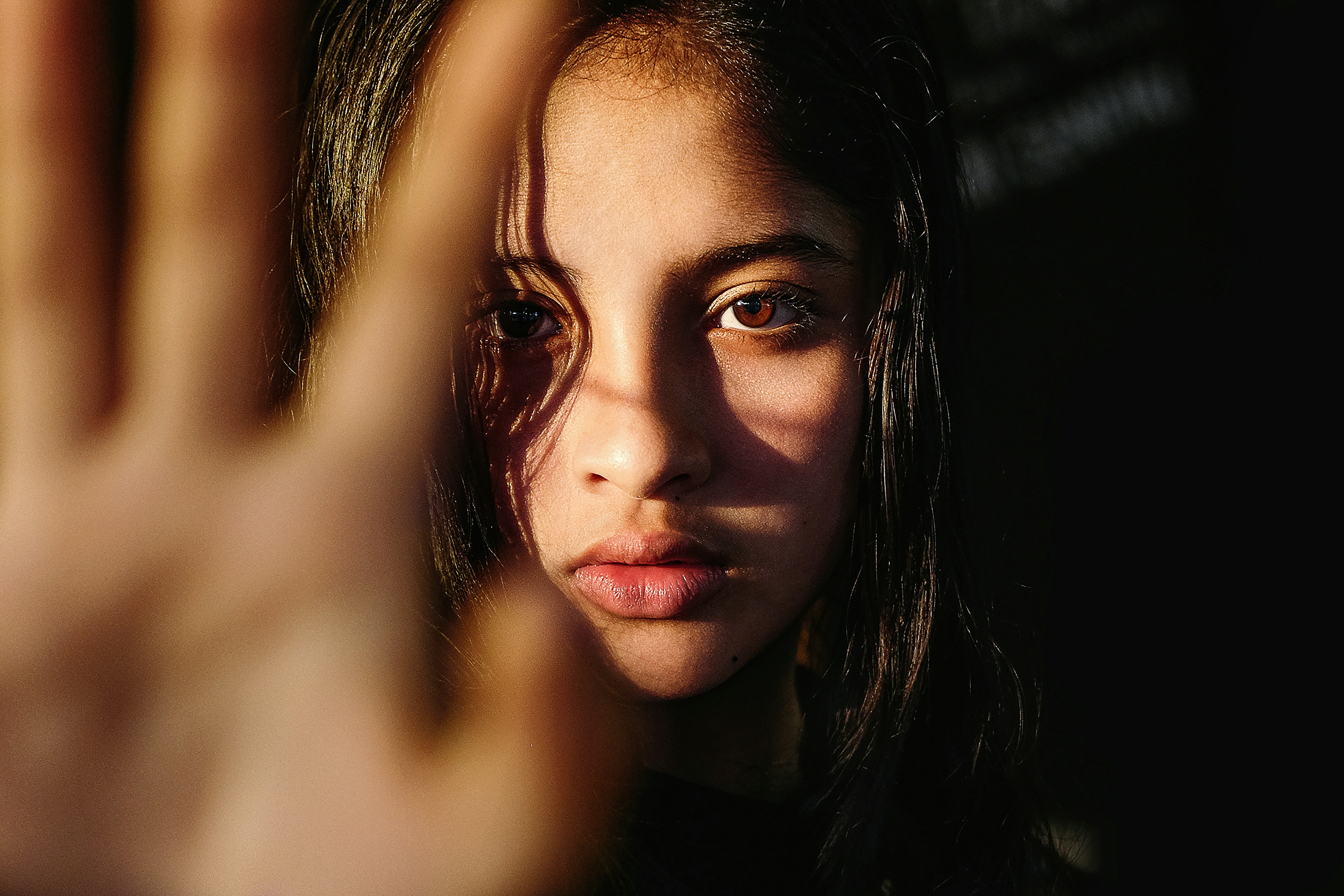 Capa fotográfica da fonte da Aflora: Meninas de 10 a 13 anos lideram vítimas de estupro no Brasil: 'Casa é onde a violência acontece'