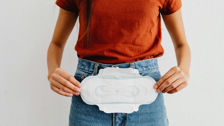 A menstruação pode ser considerada precoce ou tardia quando ocorre antes dos 9 e depois dos 16 anos