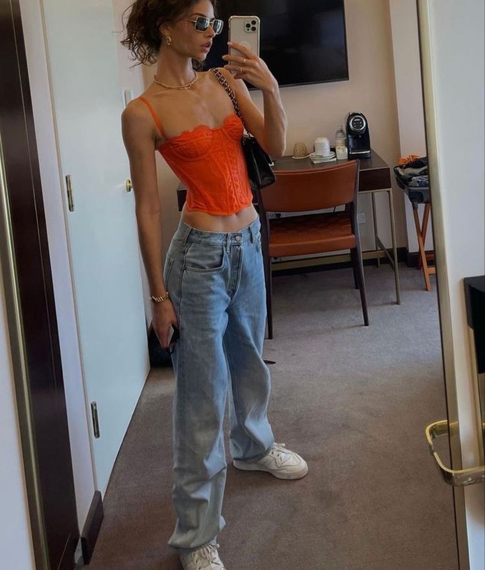 Corsets estão em alta e com isso é possível criar um look sexy e ousado para curtir o barzinho com os amigos. — Foto: Reprodução/Pinterest @kookiiesangel