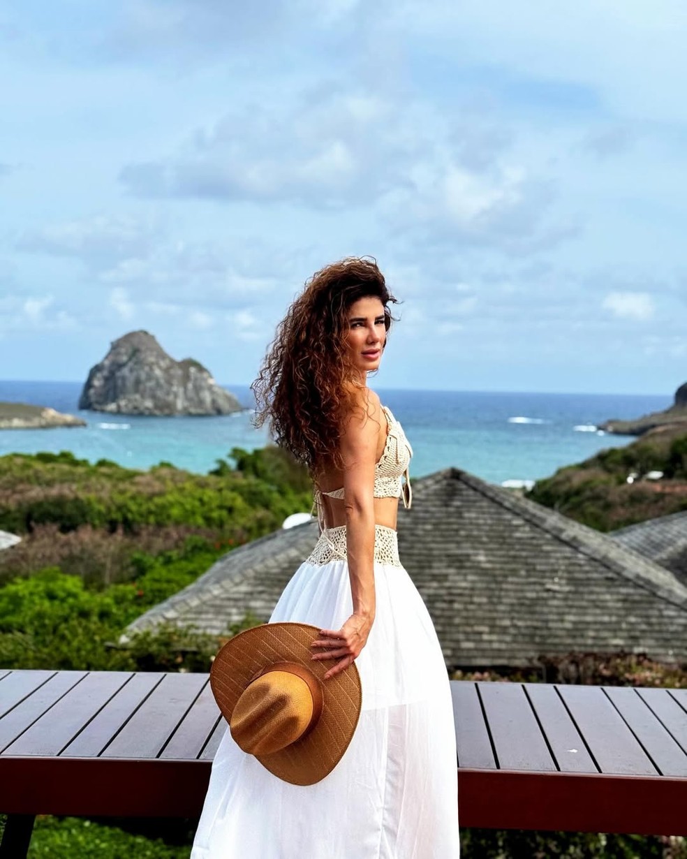 Paula Fernandes com os cabelos soltos — Foto: Reprodução/ Instagram @paulafernandes
