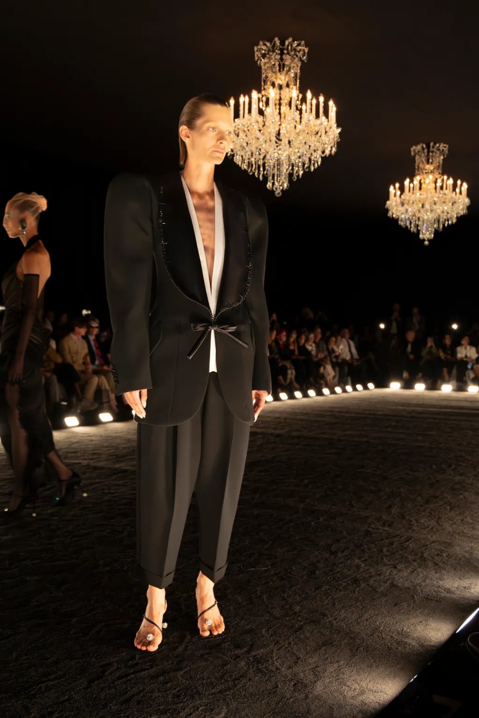 Schiaparelli, alta-costura de outono 2024 — Foto: Schiaparelli