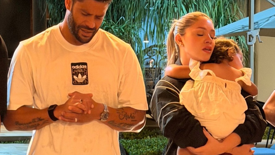 Camila Ângelo e Hulk realizam culto em casa