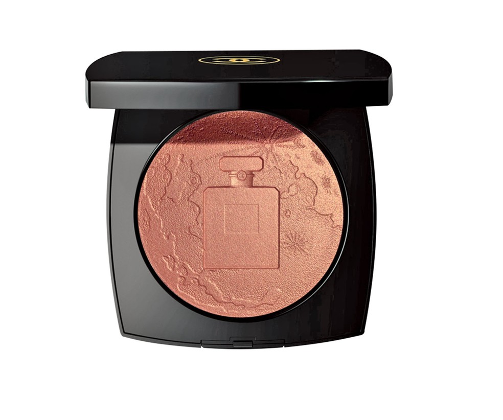 pó iluminador éclat lunaire or rose, chanel — Foto: Divulgação