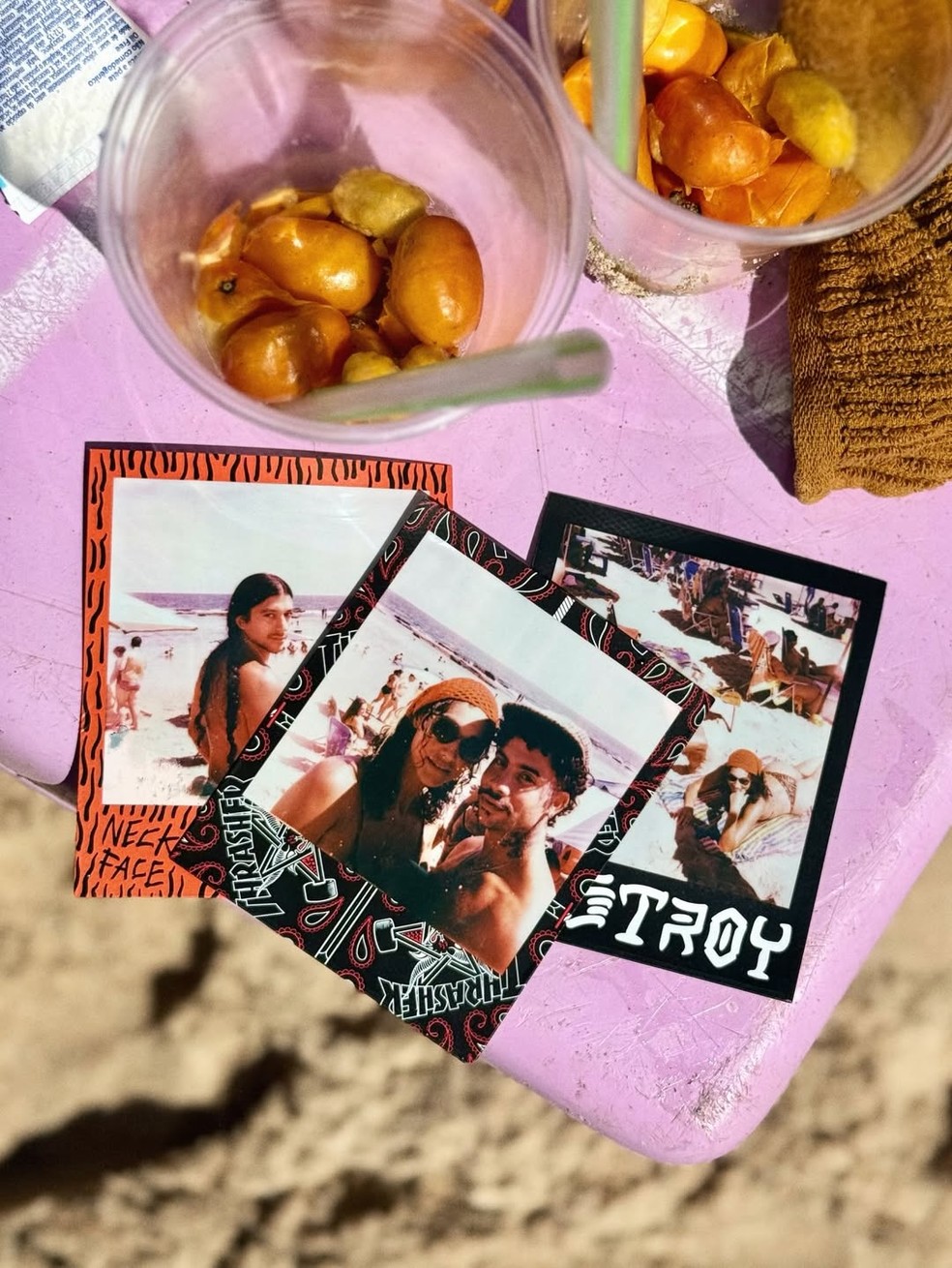 Débora Nascimento abre álbum renovando bronzeado em praia na Bahia com amigos — Foto: Reprodução/Instagram