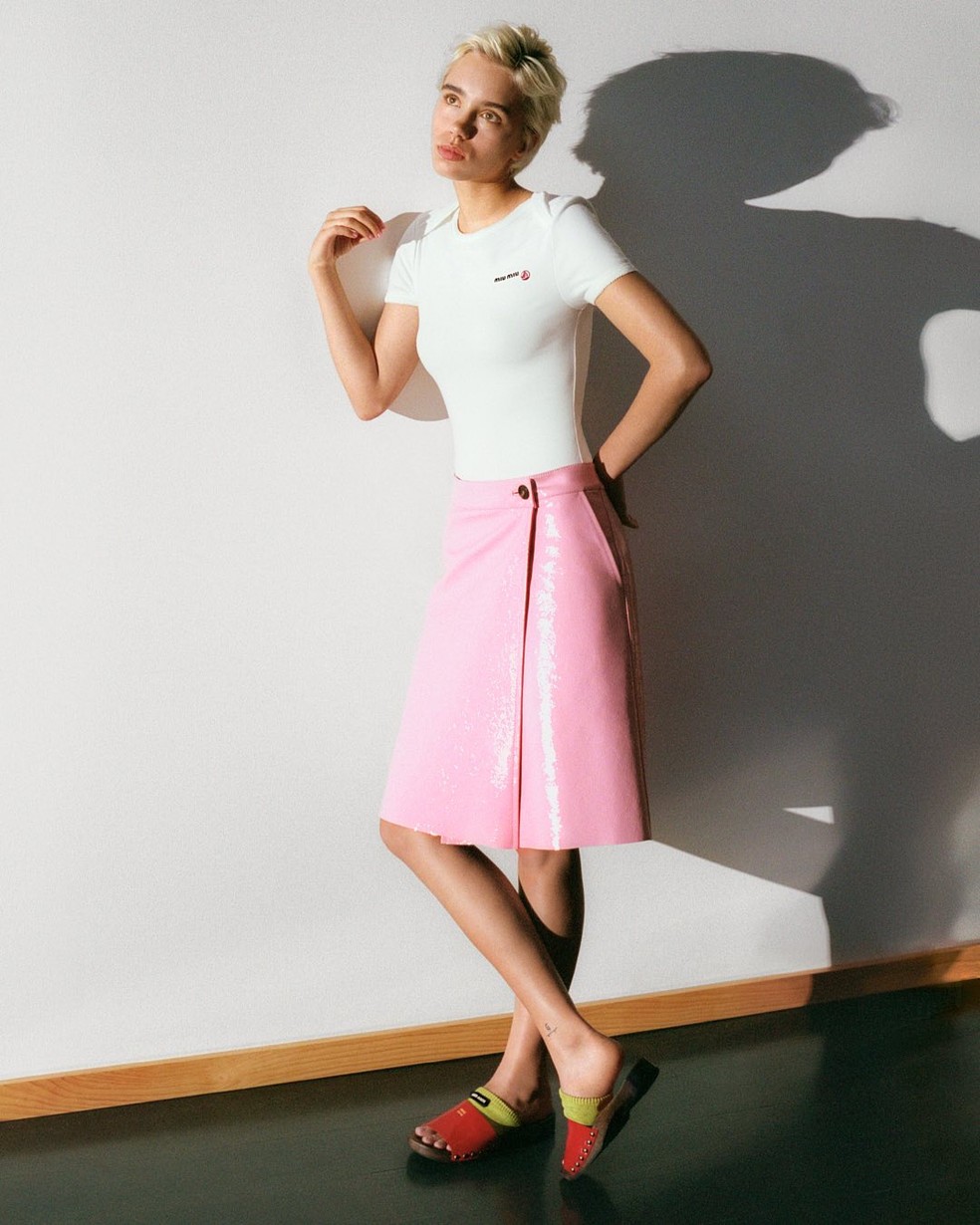 O detalhe que Alexa Chung e Kylie Jenner não tiram do look  — Foto: Reprodução/Instagram @miumiu