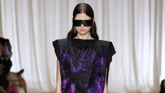 Semana de Moda de Milão: tudo sobre o dia de desfiles com Prada, Emporio Armani e mais