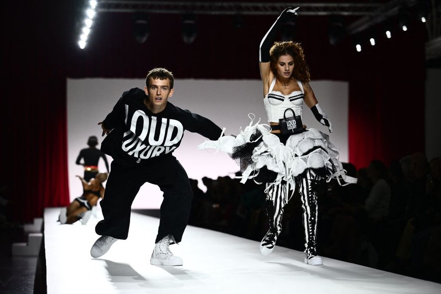 Desfile teve intervenção de 'Loud luxury' como último ato na Semana de Moda de Milão