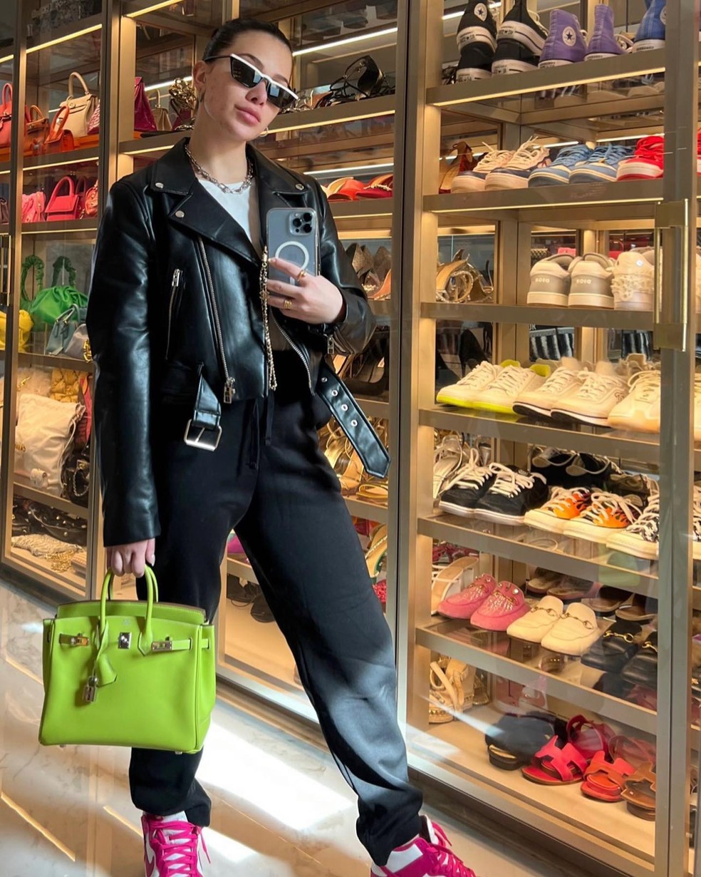 Flávia Pavanelli é cliente fiel e amiga próxima da curadora Laura Dornellas — Foto: Reprodução/Instagram