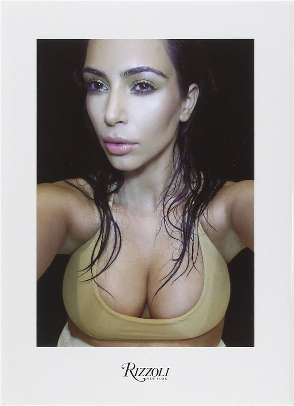 Capa de Selfish, livro de selfies de Kim Kardashian — Foto: Reprodução
