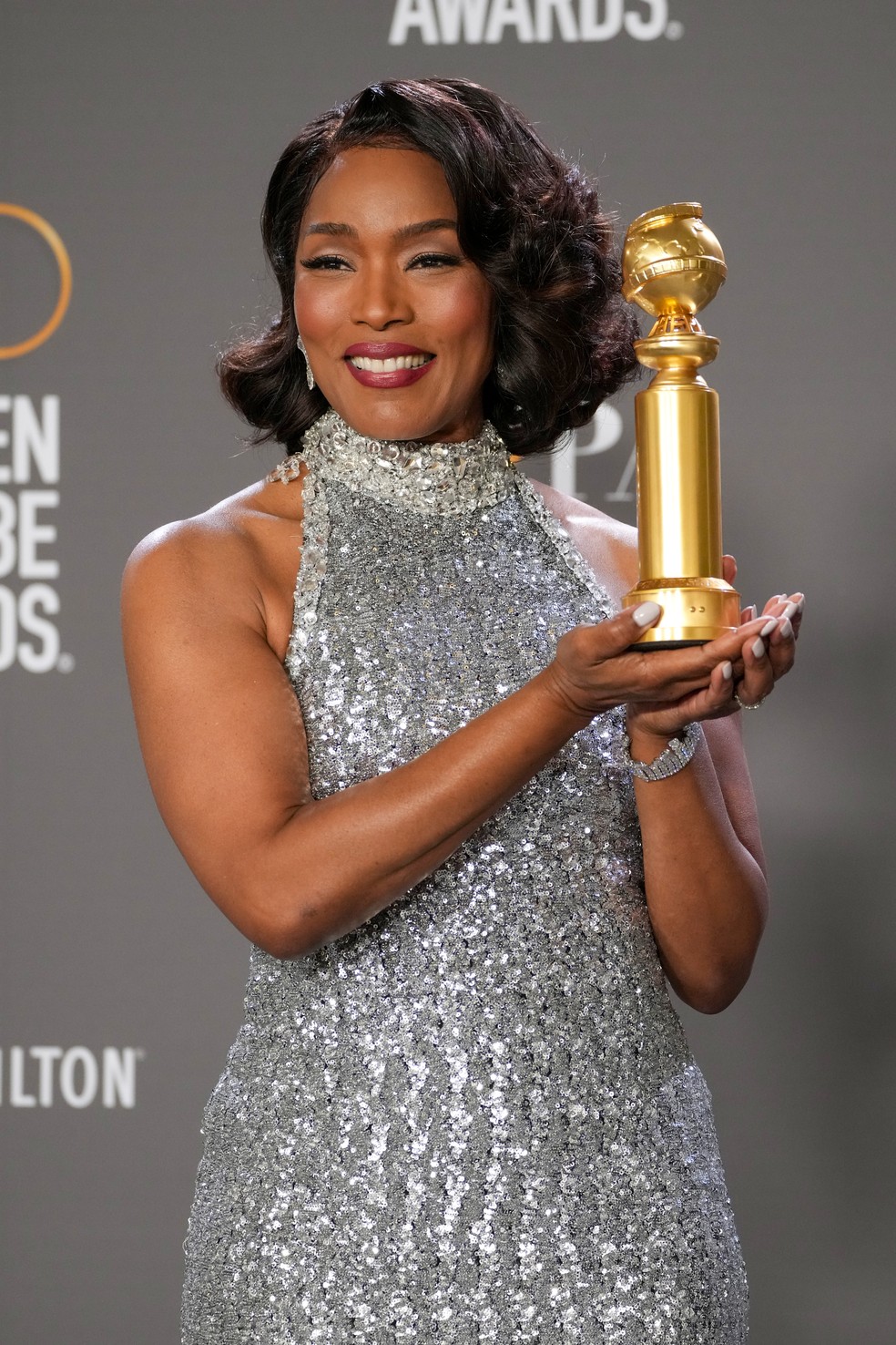 Angela Bassett no Golden Globes 2023 — Foto: Getty Images