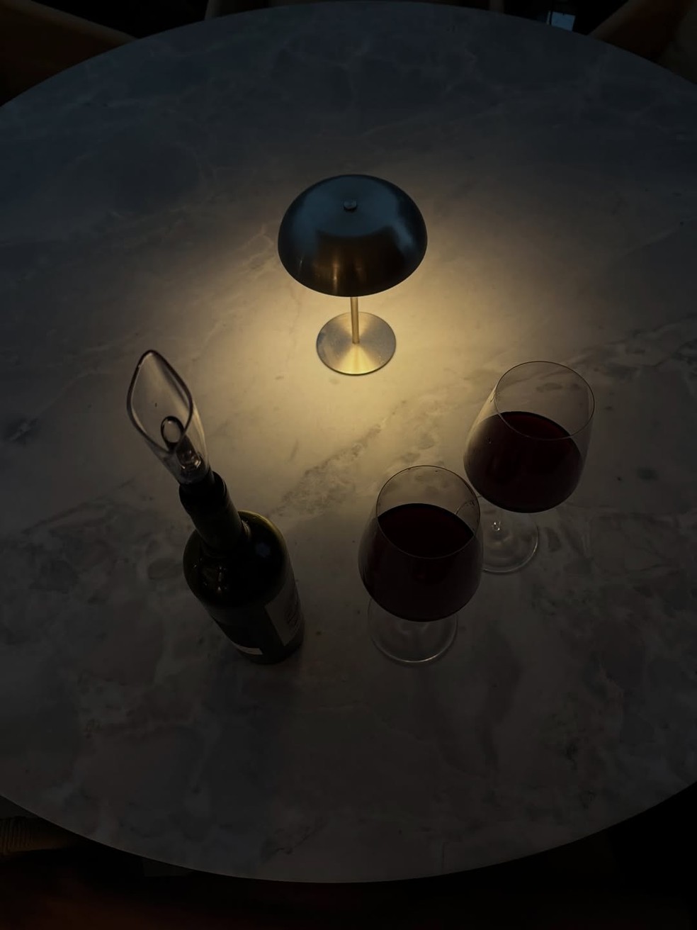 Mari Gonzalez e Pipo Marques tomam vinho — Foto: Reprodução/ Instagram @marigonzalez