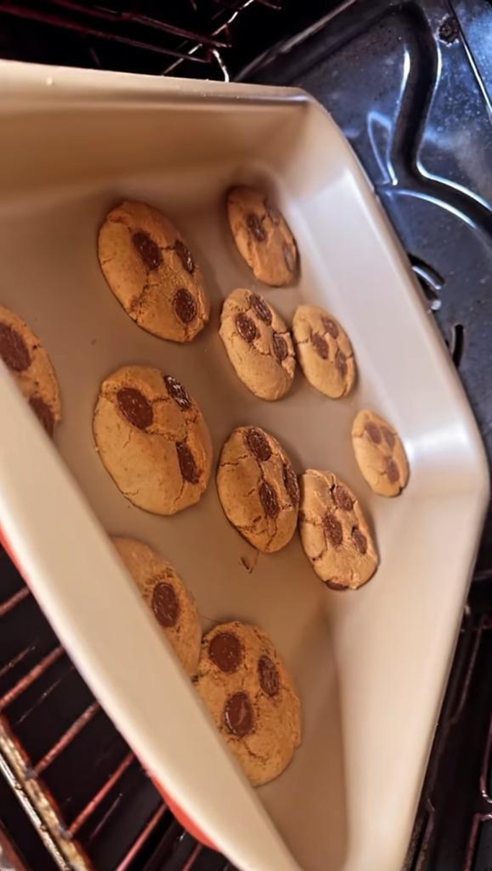 Sabrina Sato e Zoe preparando cookies — Foto: Reprodução/Instagram