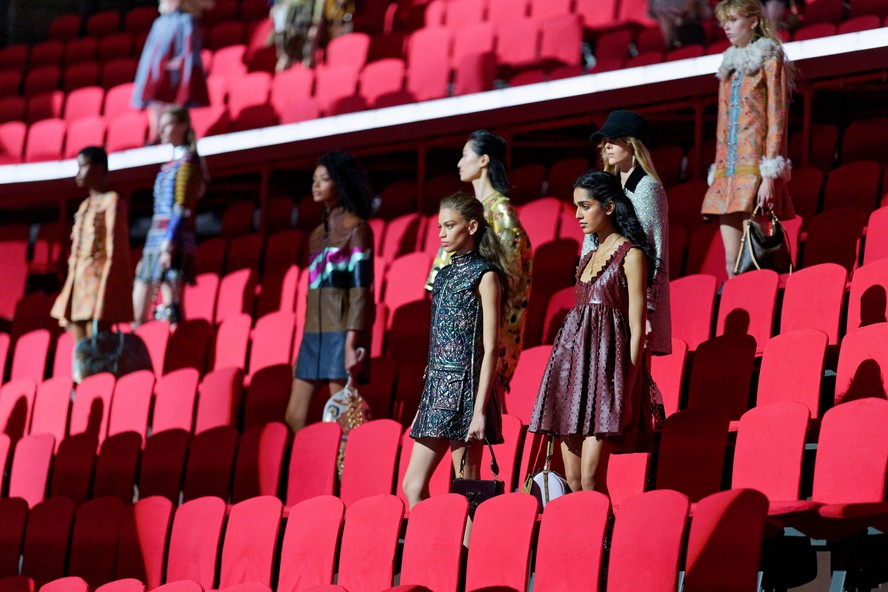 Em clima medieval, Louis Vuitton transforma Avignon em palco para seu Cruise 2026