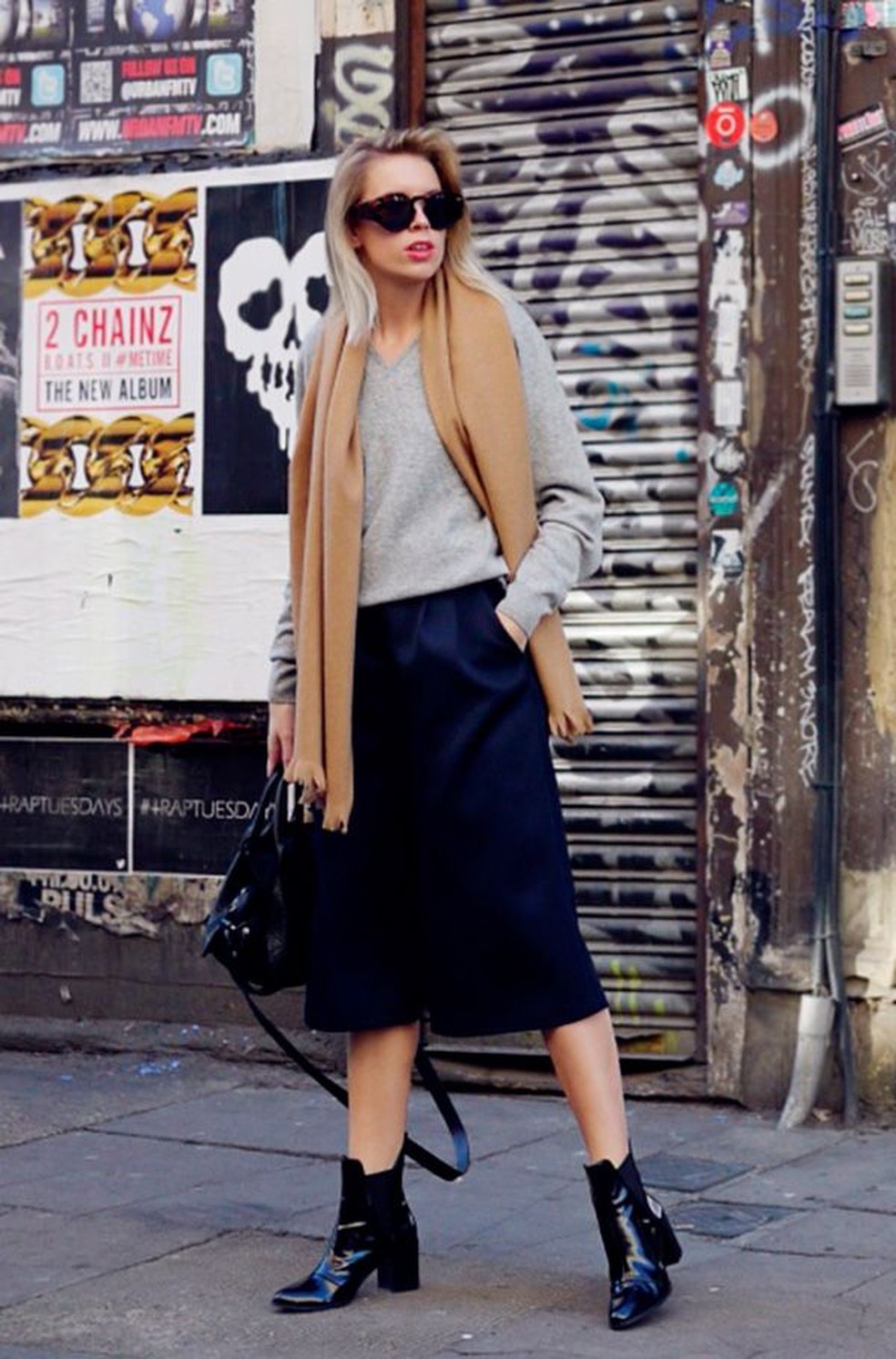 Quer um look moderno para ir ao barzinho com os amigos ou até mesmo ir ao cinema? Aposte na bota cano curto! — Foto: Reprodução/Pinterest