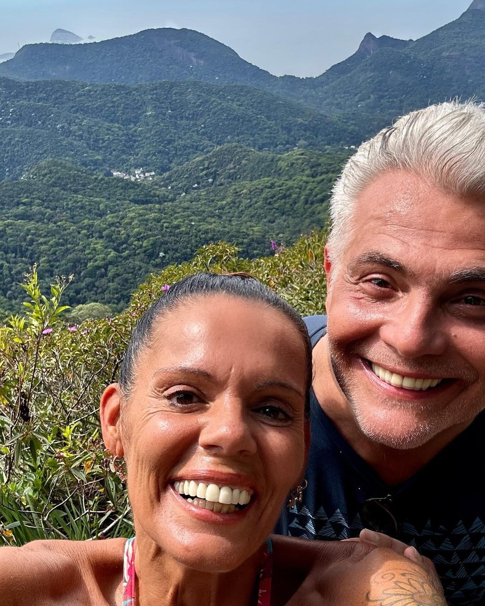 Tarcísio Filho surge em fotos com  Mocita Fagundes em trilha no RJ — Foto: reprodução/instagram