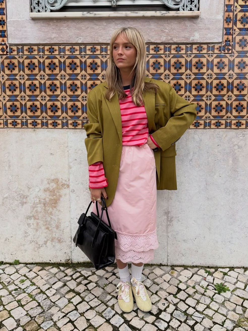 5 combinações de cores nada óbvias para testar nos looks desta temporada — Foto: Reprodução/Instagram @caetanaba