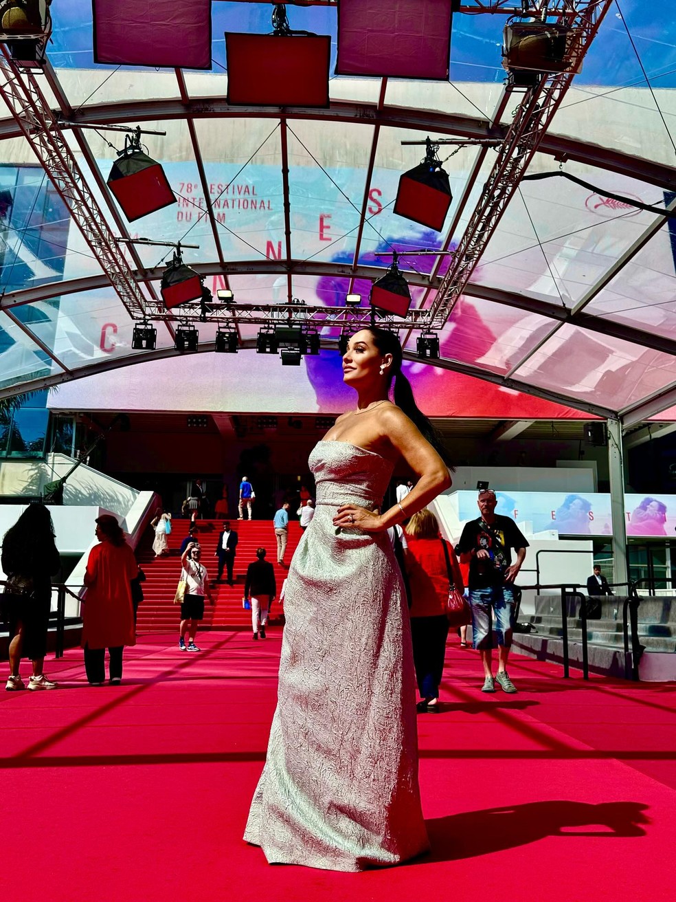 Lembra dela? Estrela dos anos 90, Monica Carvalho reaparece em Cannes — Foto: Reprodução/ Instagram