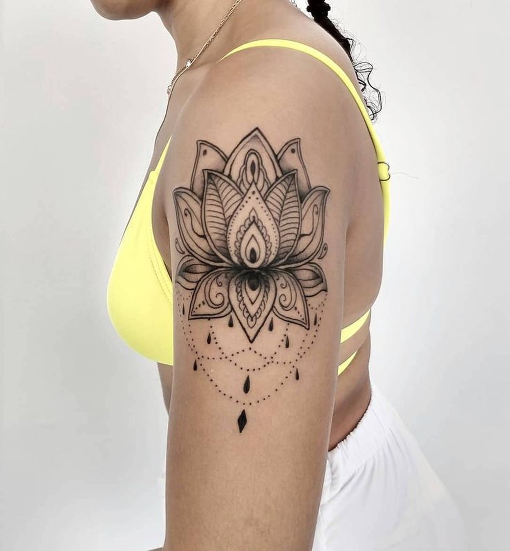 Tatuagem feminina de flor de lótus: ideias para você se inspirar na sua ...