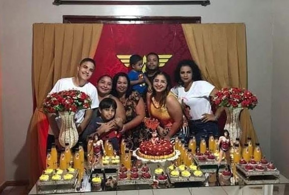 Regilene Costa Almeida, Irislandia Socorro e os filhos — Foto: Arquivo Pessoal