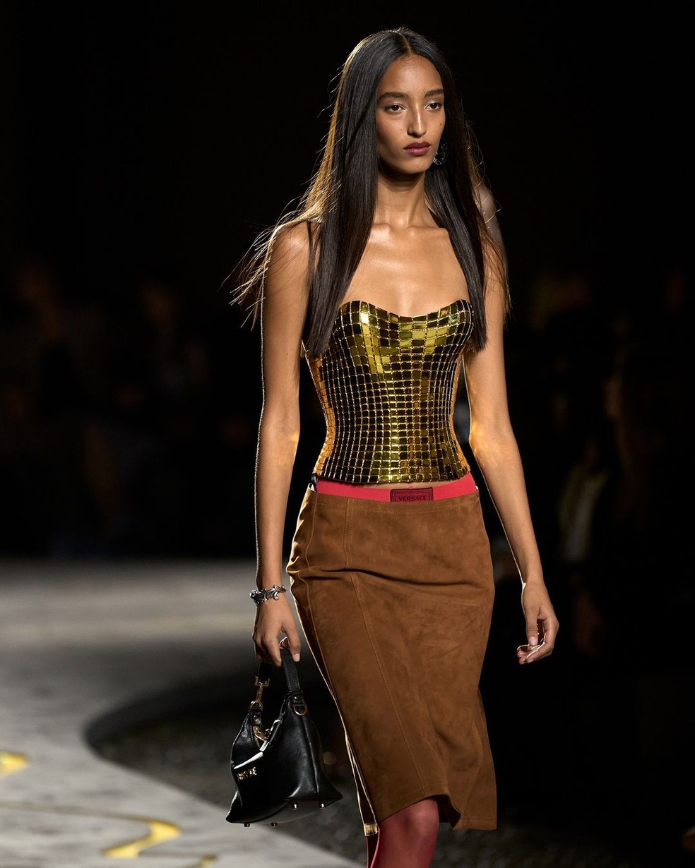 Versace apresenta coleção primavera/verão 2025 na Semana de Moda de Milão — Foto: Reprodução/Instagram/@versace