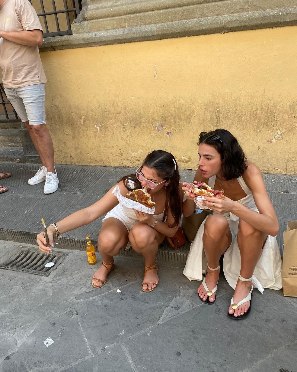 Bruna Marquezine mostra momentos de viagem pela Europa com a família — Foto: Reprodução/Instagram @brunamarquezine