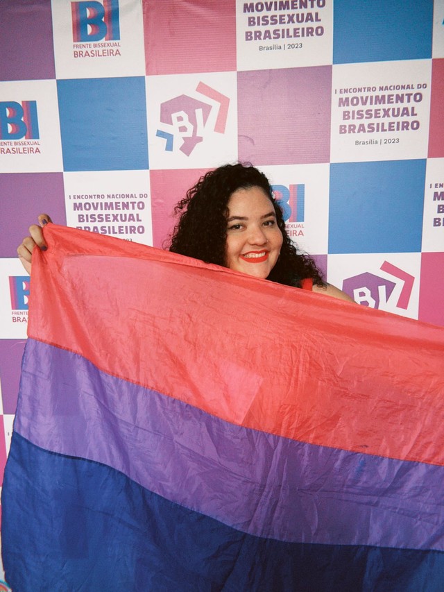 O Que É Uma Mulher Bissexual