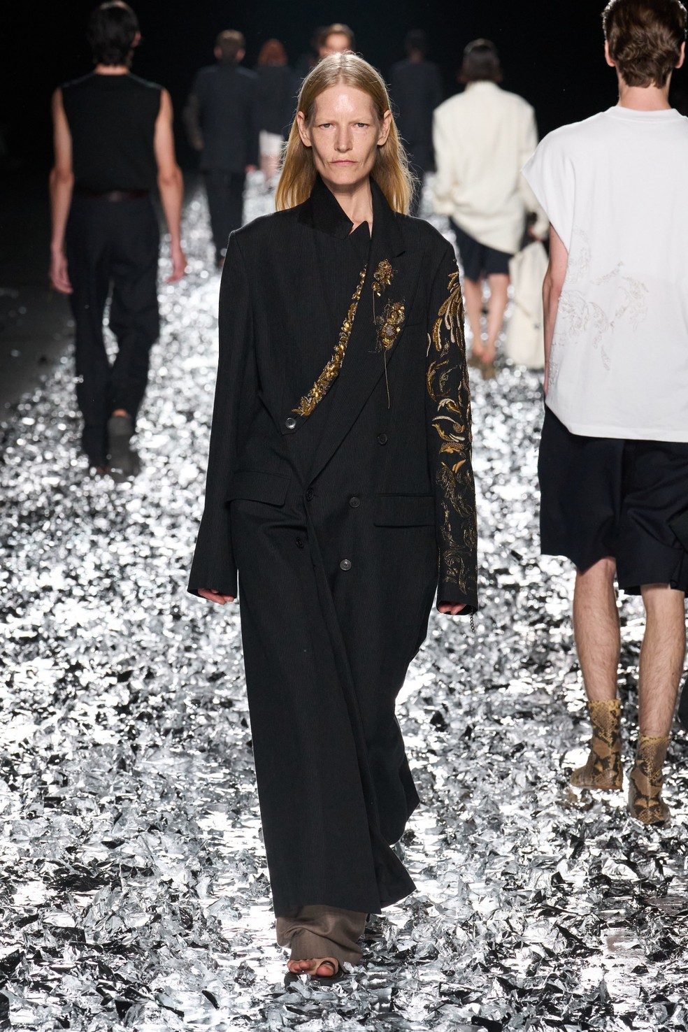 Dries Van Noten, primavera 2025 — Foto: Launchmetrics Spotlight