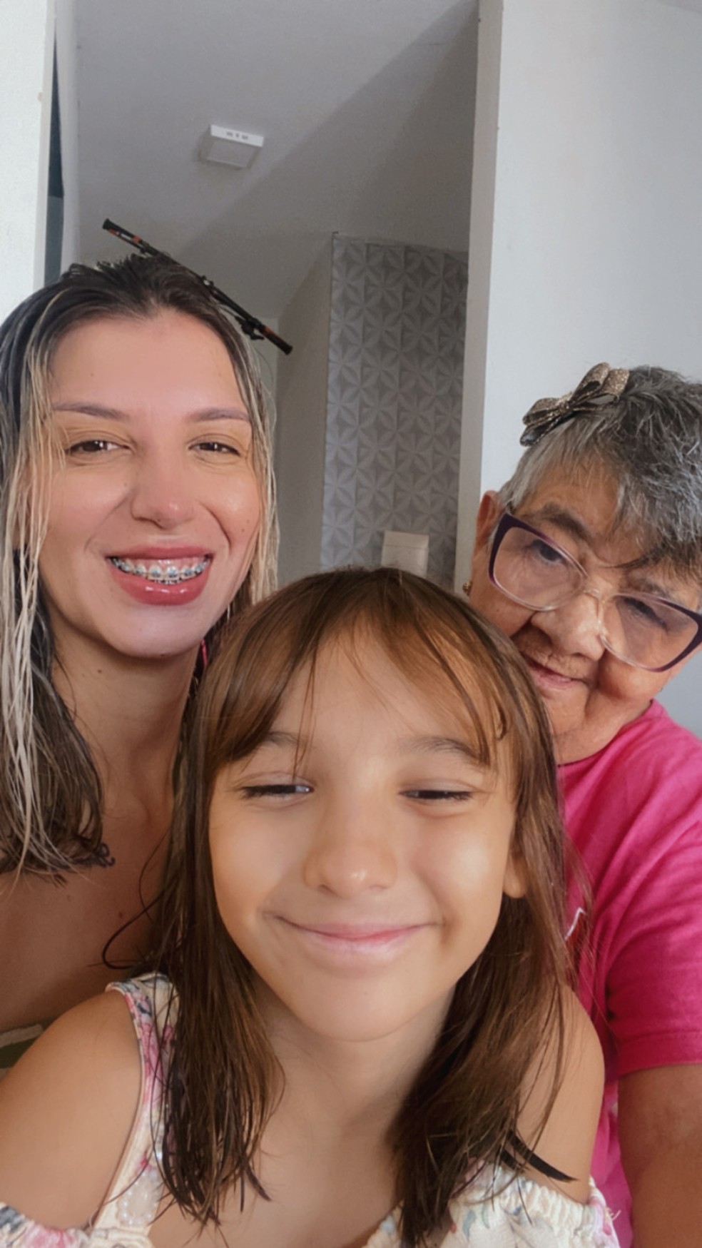 Glaucia Santos e suas filhas — Foto: Arquivo pessoal