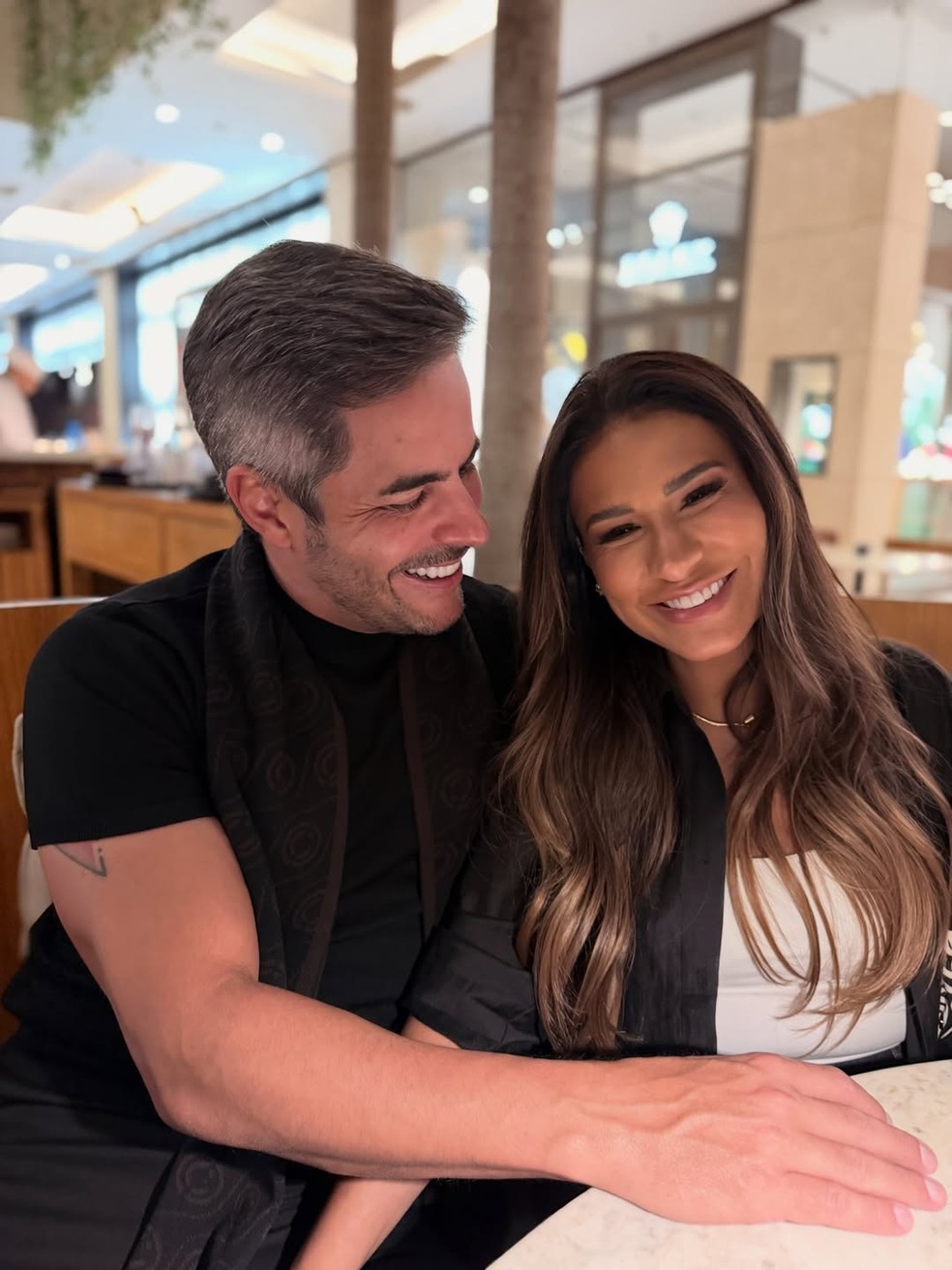 Simone Mendes e Kaká Diniz comemoram 13 anos de casamento e cantora ganha declaração de amor — Foto: Reprodução/Instagram