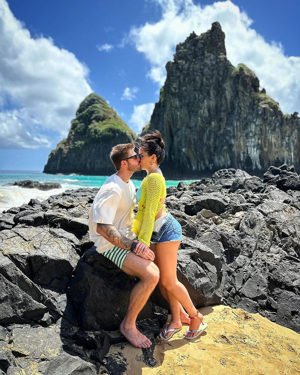 Juliette dá beijão no namorado em Noronha — Foto: Reprodução/ Instagram