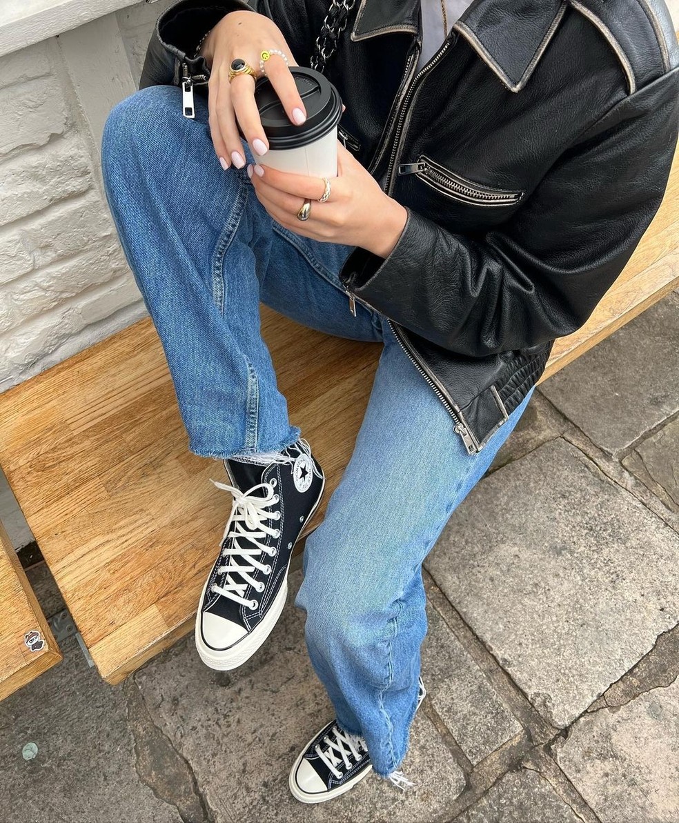 O All Star cano alto é um calçado democrático e versátil que se adapta a diferentes estilos e ocasiões — Foto: Reprodução/Instagram @missjamiefirth