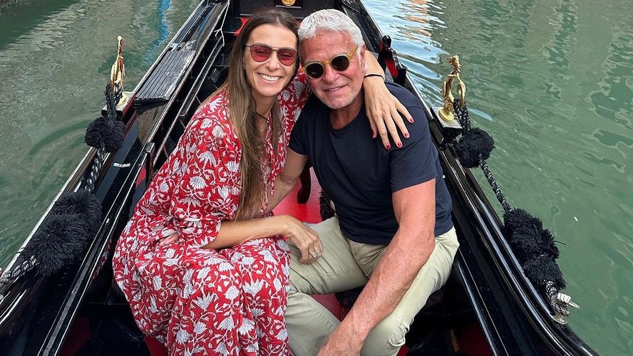 Monica Martelli realiza sonho ao lado do marido, Fernando Altério, em Veneza