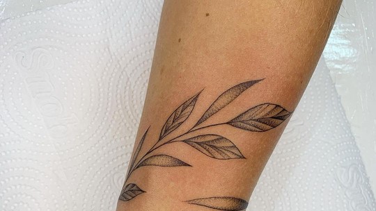 Tatuagem feminina no pulso: ideias incríveis para fazer uma tattoo no pulso