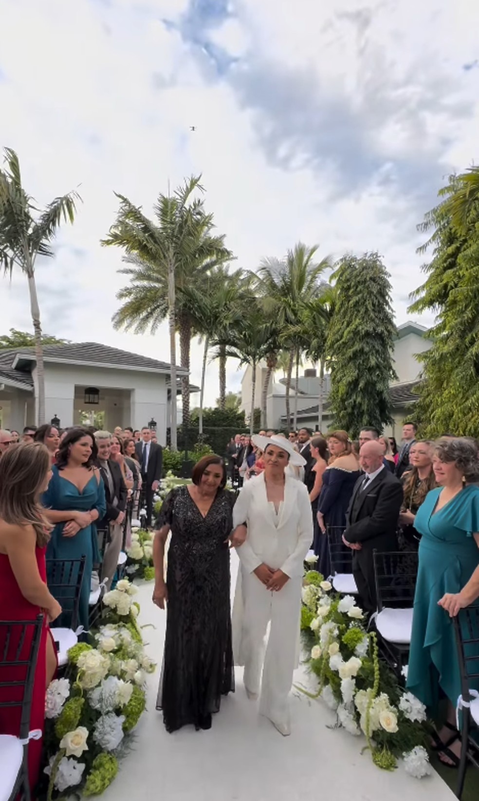 Marta e casou com Carrie nos EUA — Foto: Reprodução/ Instagram