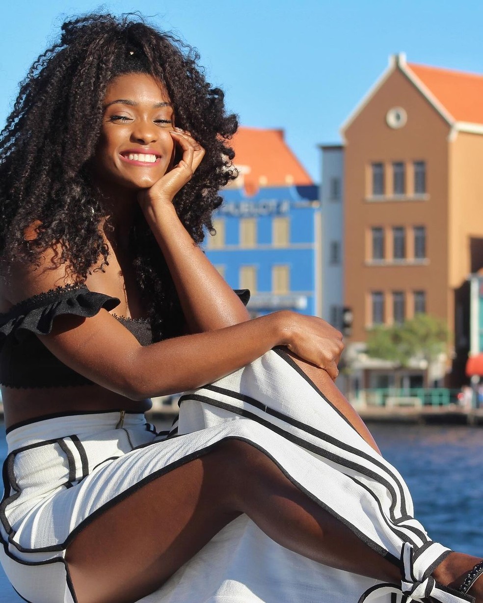 Erika Januza aparece estonteante em cliques relembrando viagem a Curaçao — Foto: Reprodução/Instagram