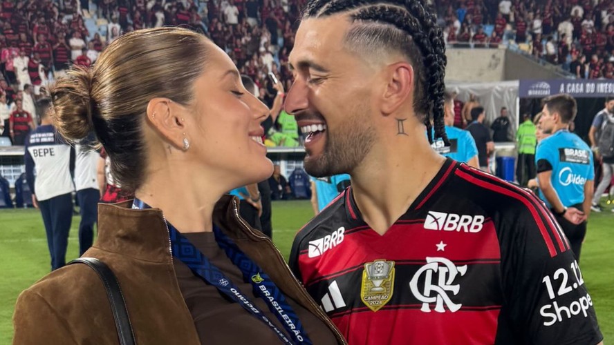 Nasce Milano, primogênito de Arrascaeta e Camila Bastiani: jogador celebra chegada nas redes sociais