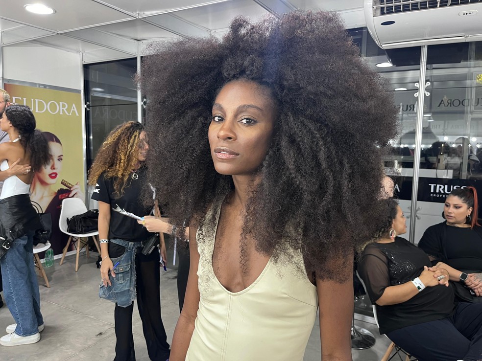 No SPFW, Jeniffer Dias exalta tendência favorita para próximo verão: 'Apaixonada' — Foto: Nathália Geraldo