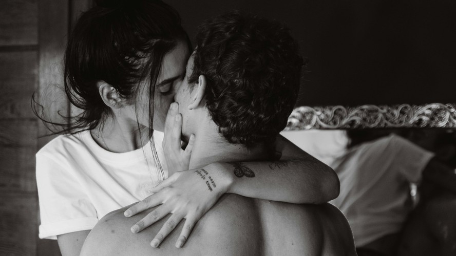 Perfumes com feromônios: um caso de atração irresistível ou apenas mito?