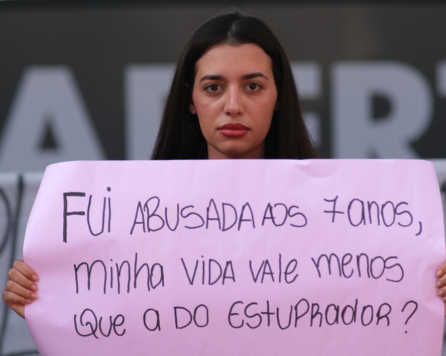 Manifestantes fazem ato contra PL do aborto em São Paulo