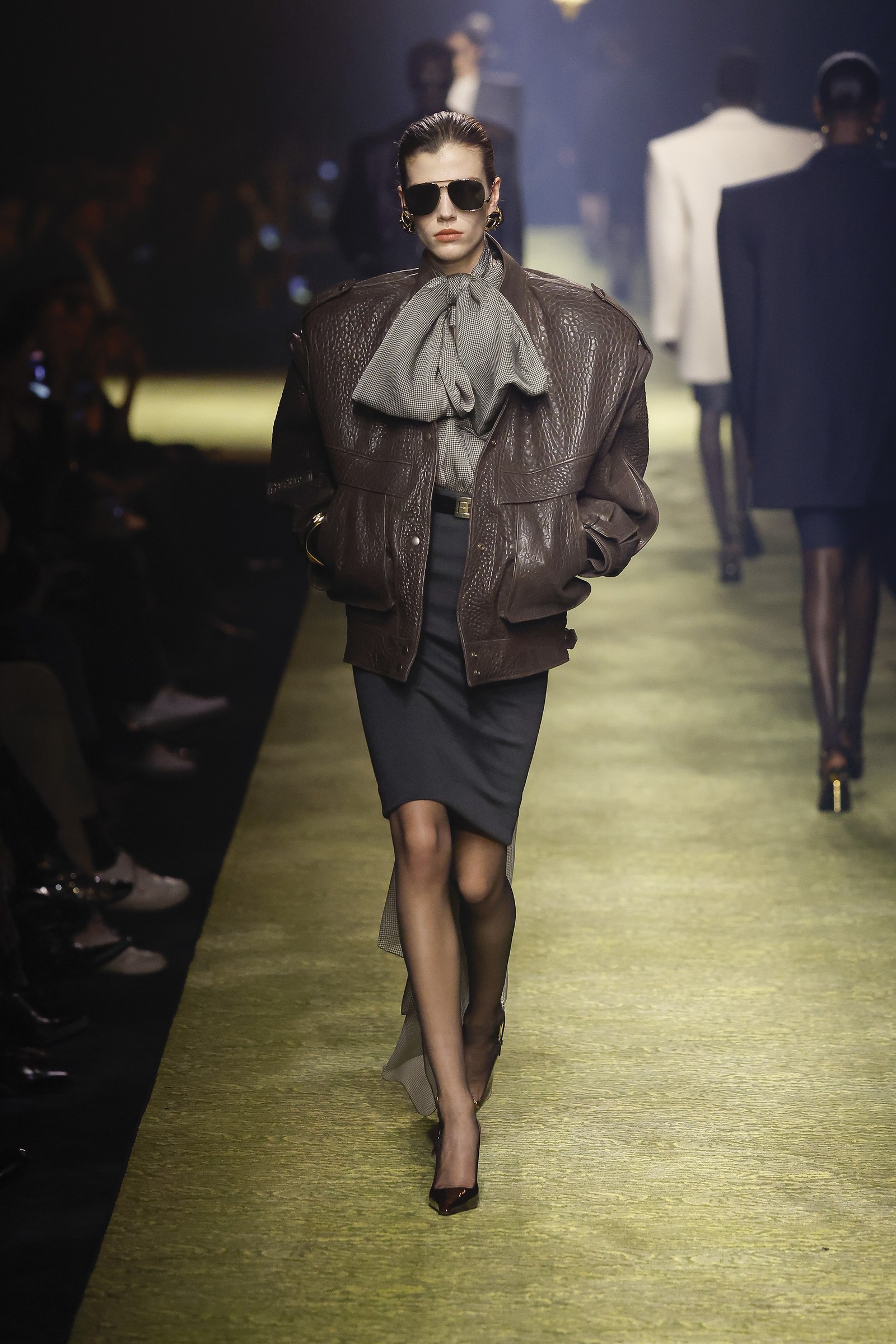 Paris Fashion Week: Saint Laurent — Foto: Divulgação