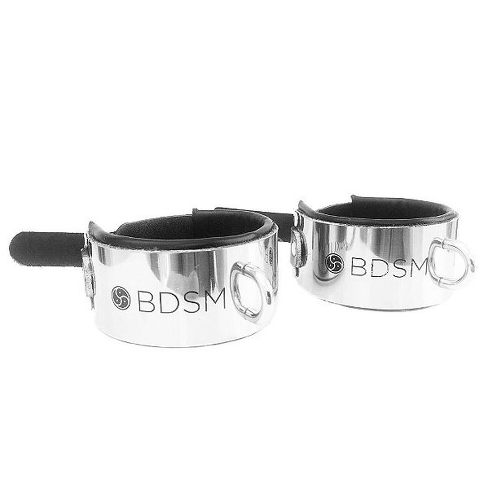 Algemas personalizadas em aço inox e couro natural, de BDSM Luxury (R$ 235) — Foto: Divulgação