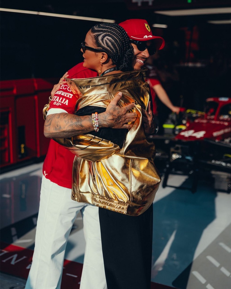 Ferrari mostra encontro entre Bella Campos e Lewis Hamilton — Foto: Reprodução/ Instagram