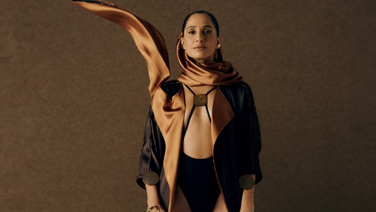 Camila Pitanga celebra noivado e nova fase na carreira em 2025: 'Quanto mais livre, mais consciente'