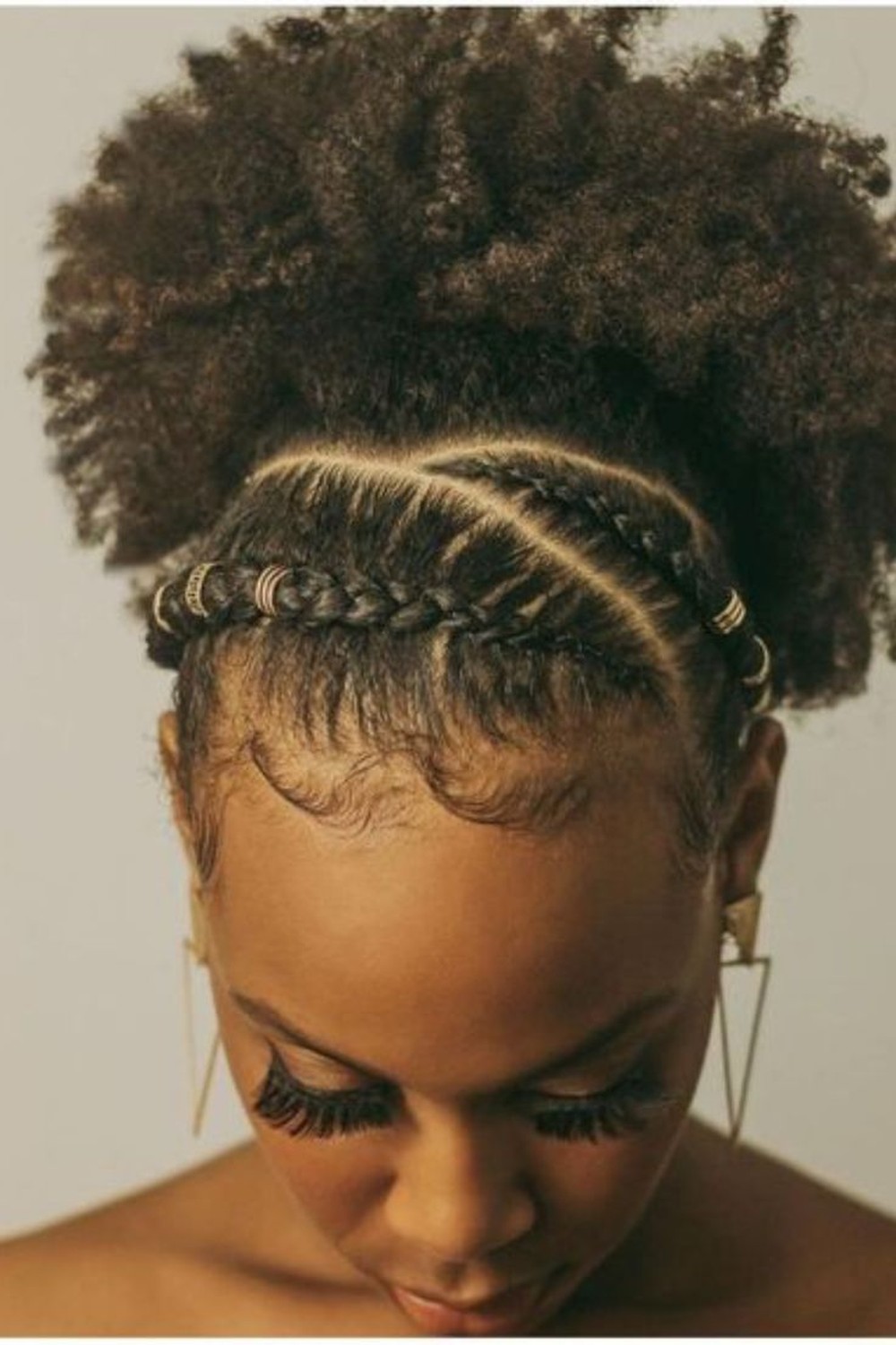 Penteado em cabelo crespo: 30 inspirações para realçar ainda mais a ...