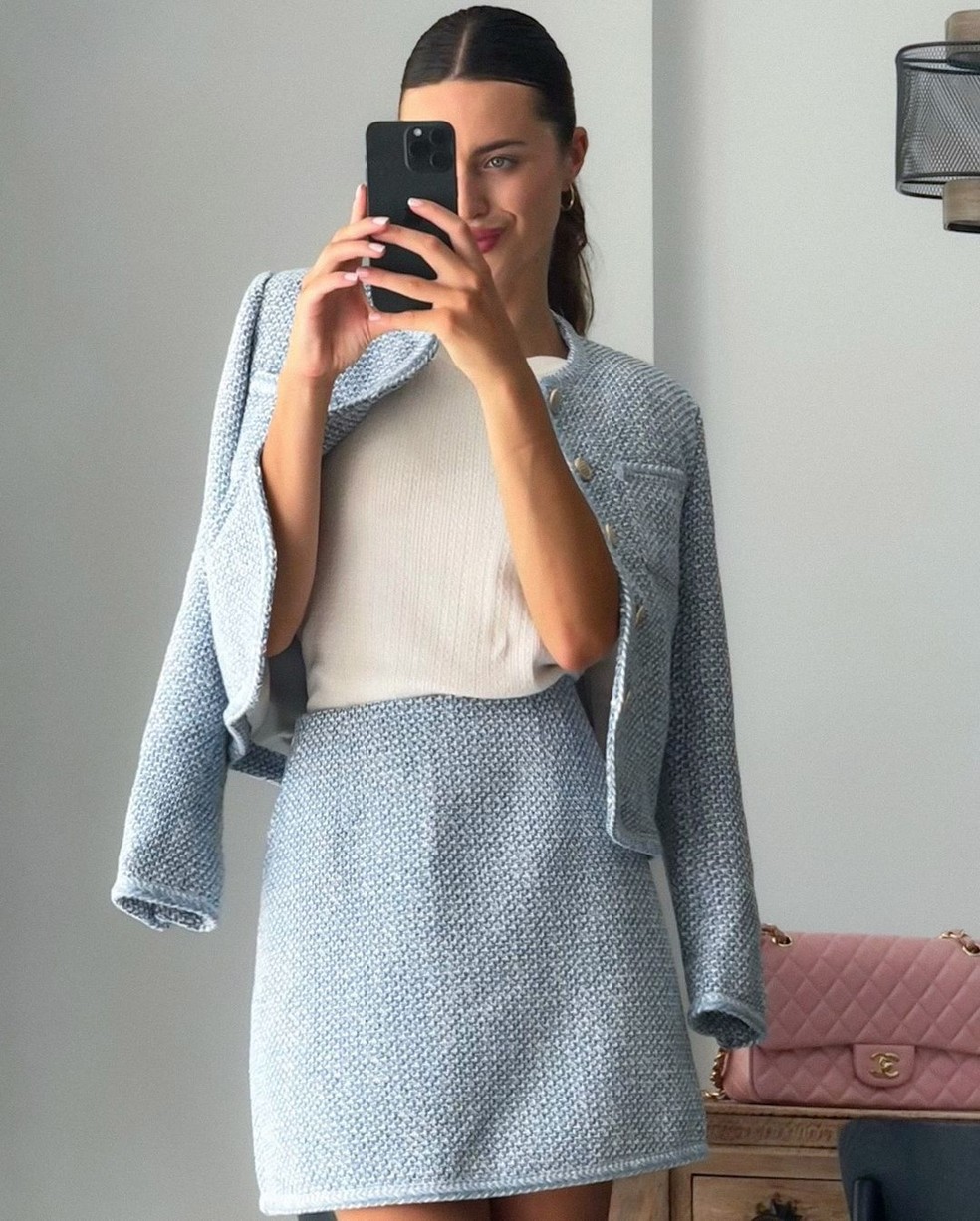 Roupas que vestem bem fazem toda a diferença na hora de transmitir confiança e profissionalismo — Foto: Reprodução/Instagram @irisabv