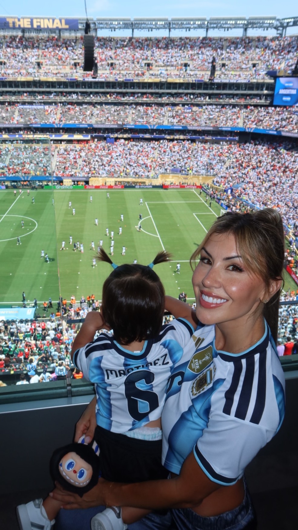 Muriel López Benítez com Aurora — Foto: Reprodução/ Instagram